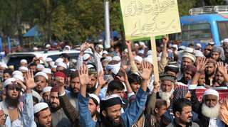 Pakistan judge threatens to block social media over 'blasphemy'