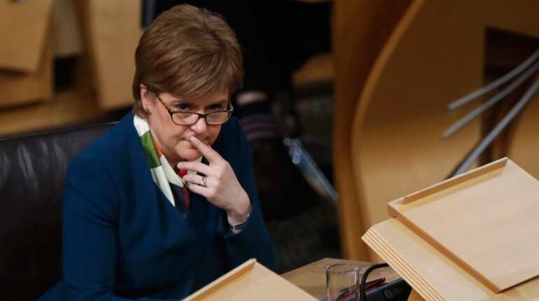 Scottish leader Nicola Sturgeon warns UK; wants referendum 'early in next parliament'