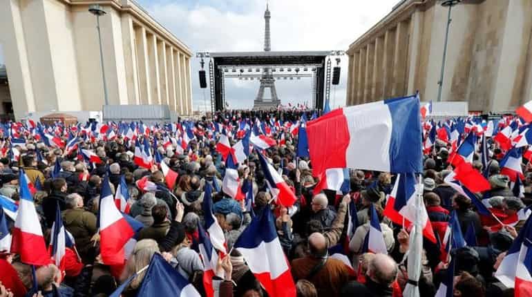 French far-right tests voters' appetite in regional elections