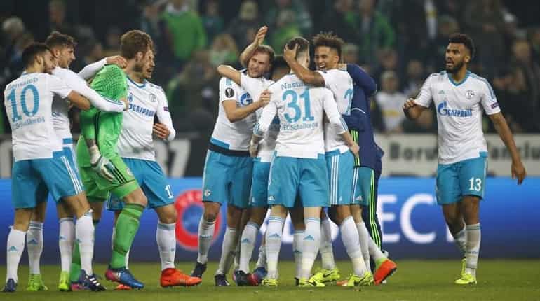 Football: Schalke, Lyon and Ajax also advance to Europa League last eight