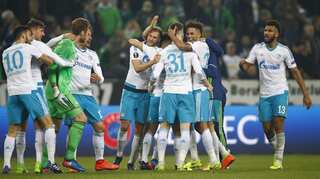 Football: Schalke, Lyon and Ajax also advance to Europa League last eight