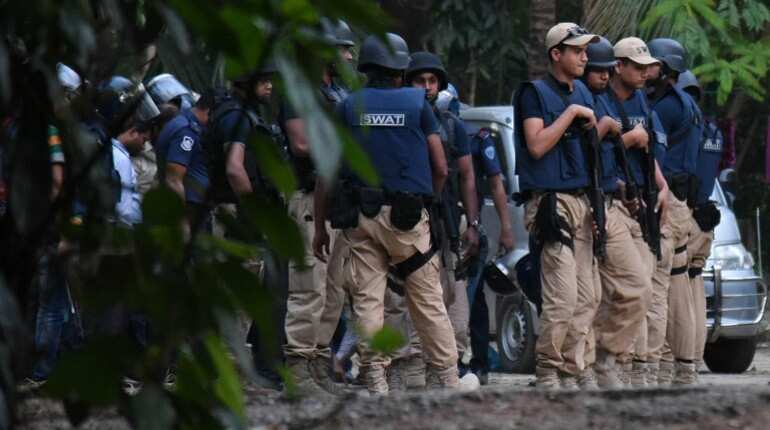 Bangladesh police shoot suspected militant armed with explosives