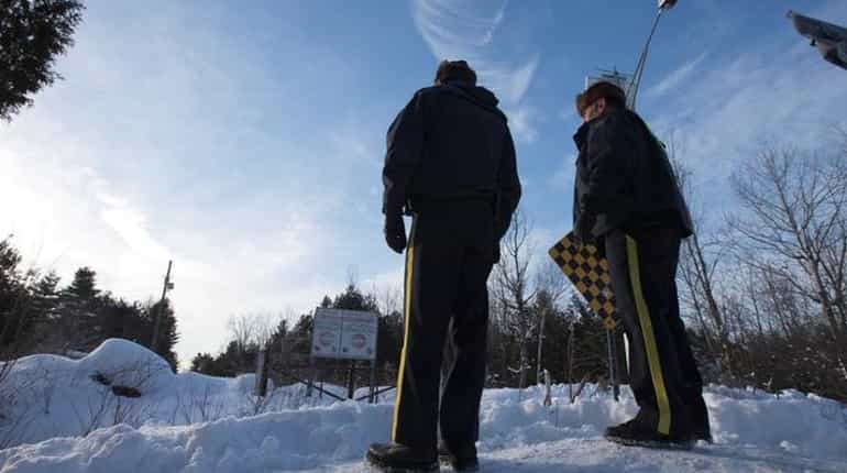 Almost half of Canadians want illegal border crossers from US deported: Poll