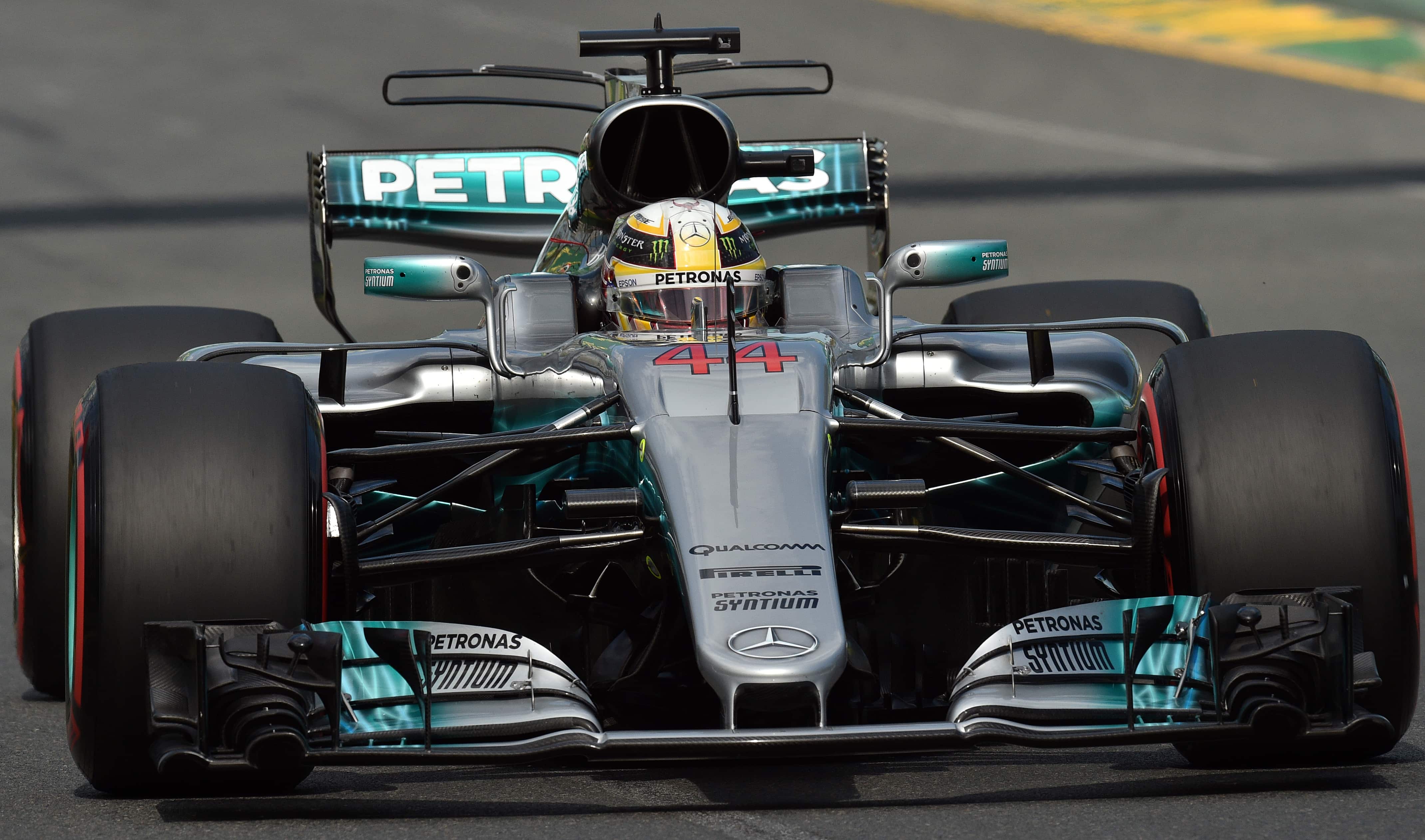 Australian GP: Hamilton secures pole, Vettel second