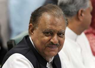 Pakistan extends secret military courts