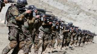 Afghan govt to rush troops to border to tackle Taliban