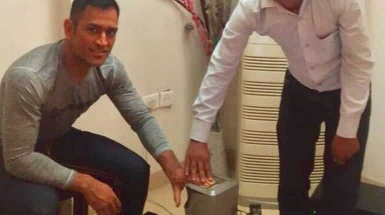 Dhoni's personal details tweeted by agency updating his Aadhaar