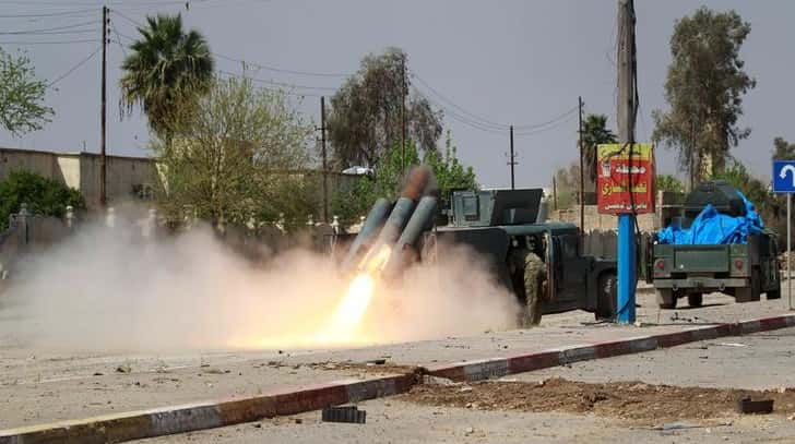 Iraqi forces battle to Mosul mosque,17 killed in Baghdad truck blast