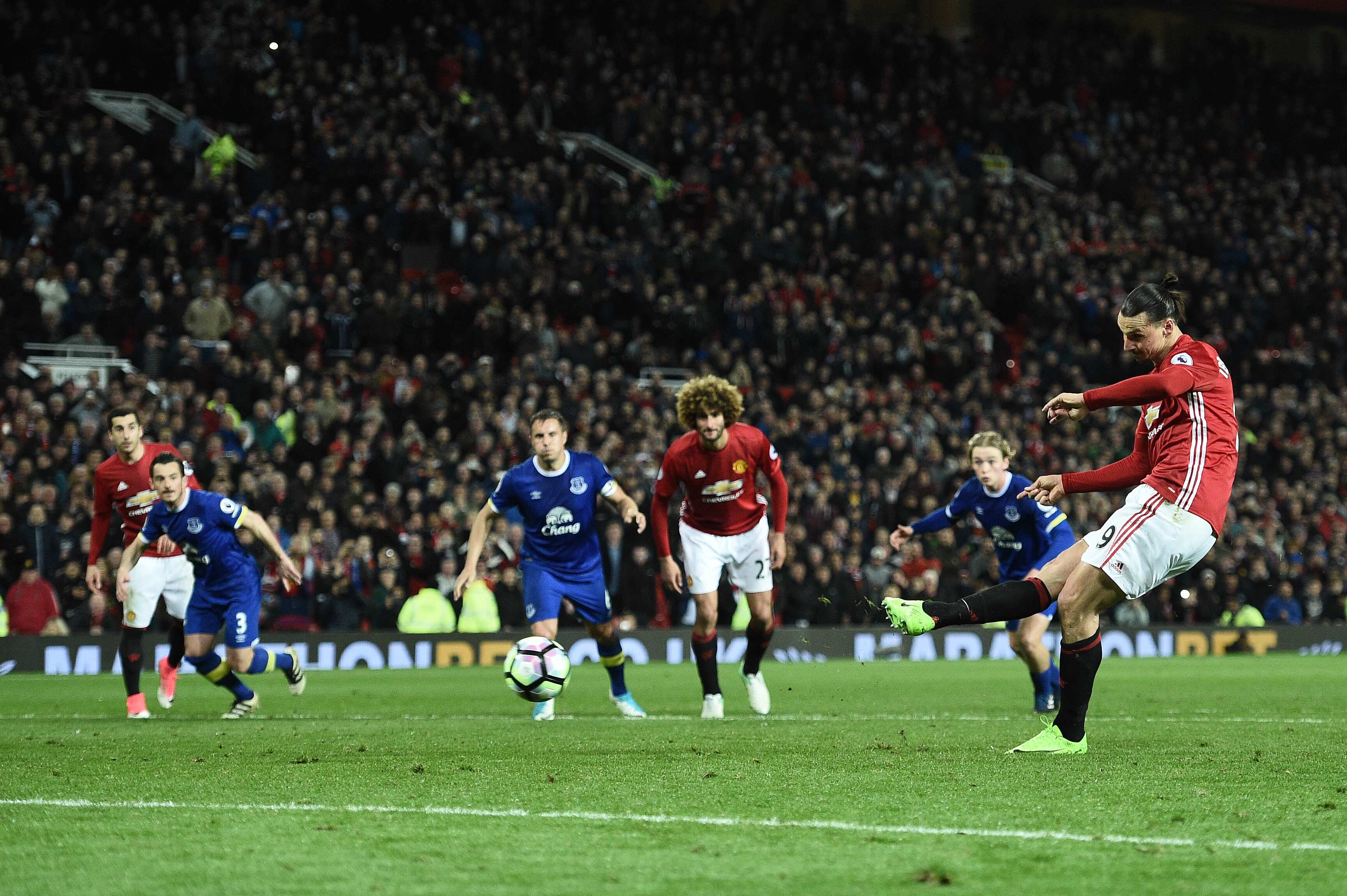 Last-gasp Ibrahimovic penalty rescues Man United, Leicester surge on Last-gasp Ibrahimovic penalty rescues Man United, Leicester surge on