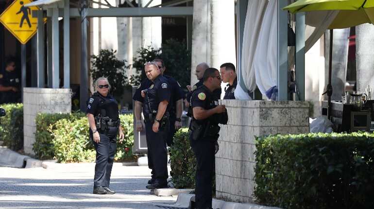 Shooting at upscale Florida mall leaves 1 dead, 2 wounded - World News