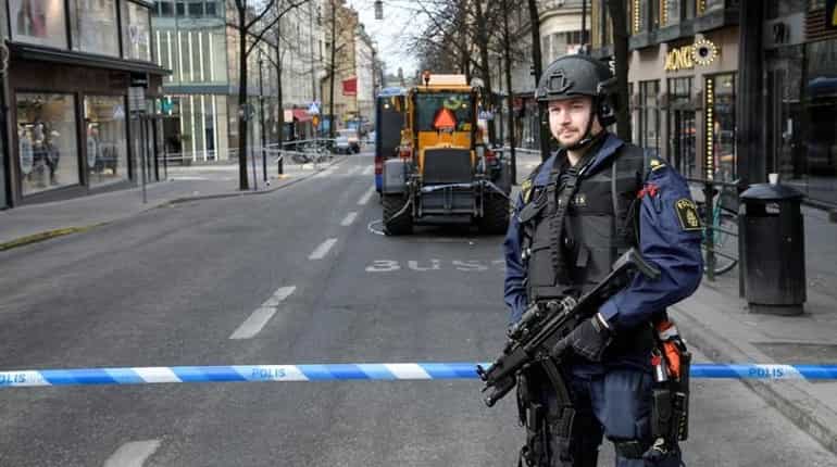 Sweden attack suspect exchanged Whatsapp messages with IS supporters before and after attack