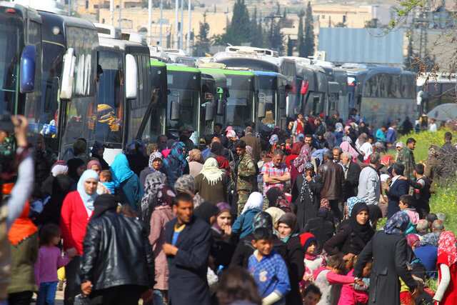 Thousands of Syrians stuck as evacuation deal frays