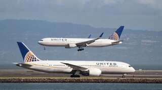 United Airlines removes engaged couple travelling to wedding from plane