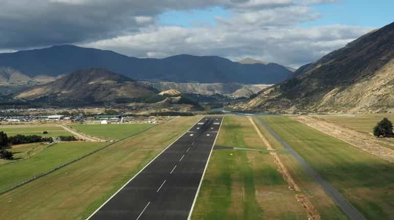 New Zealand tightens immigration rules in 'Kiwi-first' crackdown