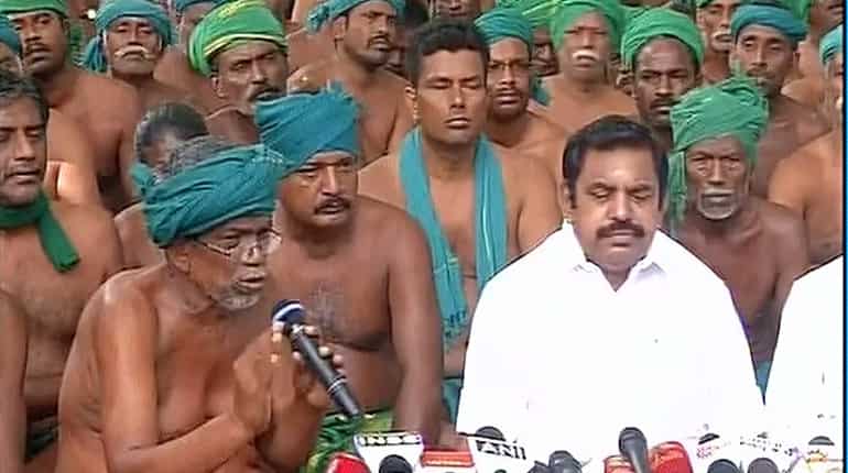 Tamil Nadu chief minister meets protesting farmers in Delhi Tamil Nadu chief minister meets protesting farmers in Delhi