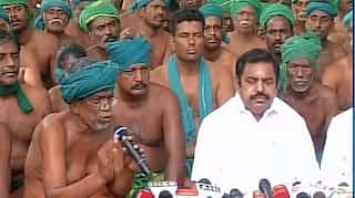 Tamil Nadu chief minister meets protesting farmers in Delhi