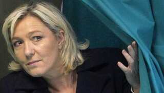 French election: Hollande urges voters to reject Le Pen