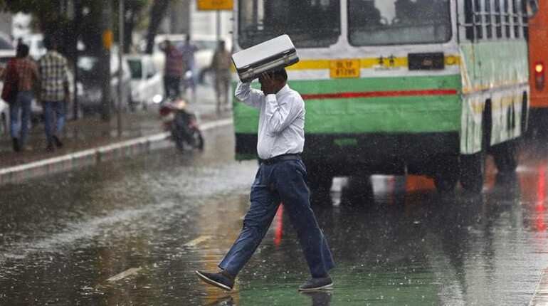 Weather cools as light drizzle hits Delhi