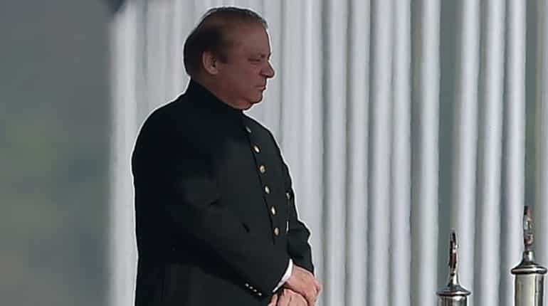 Pak PM Nawaz Sharif sacks special adviser over security leak, Pak army 'rejects' move