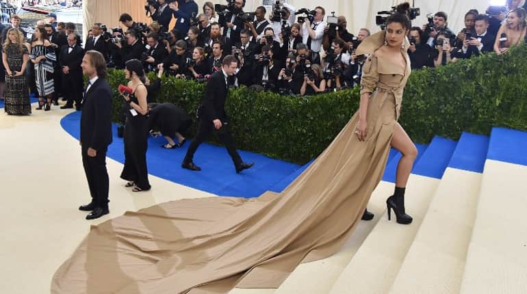 Twitter reacts to Priyanka Chopra's Met Gala outfit Twitter reacts to Priyanka Chopra's Met Gala outfit