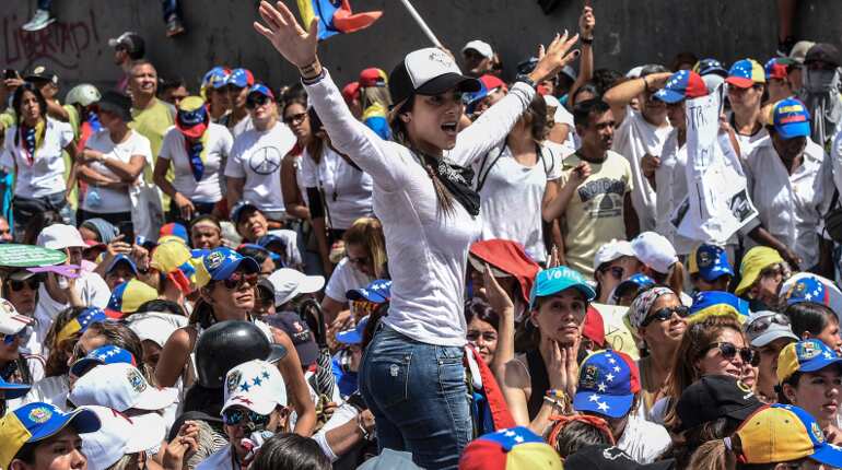 Venezuela: Women's march keeps pressure on President Maduro