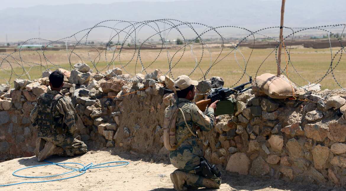 Militant fire across Afghan border kills two Pakistani soldiers, says army Militant fire across Afghan border kills two Pakistani soldiers, says army