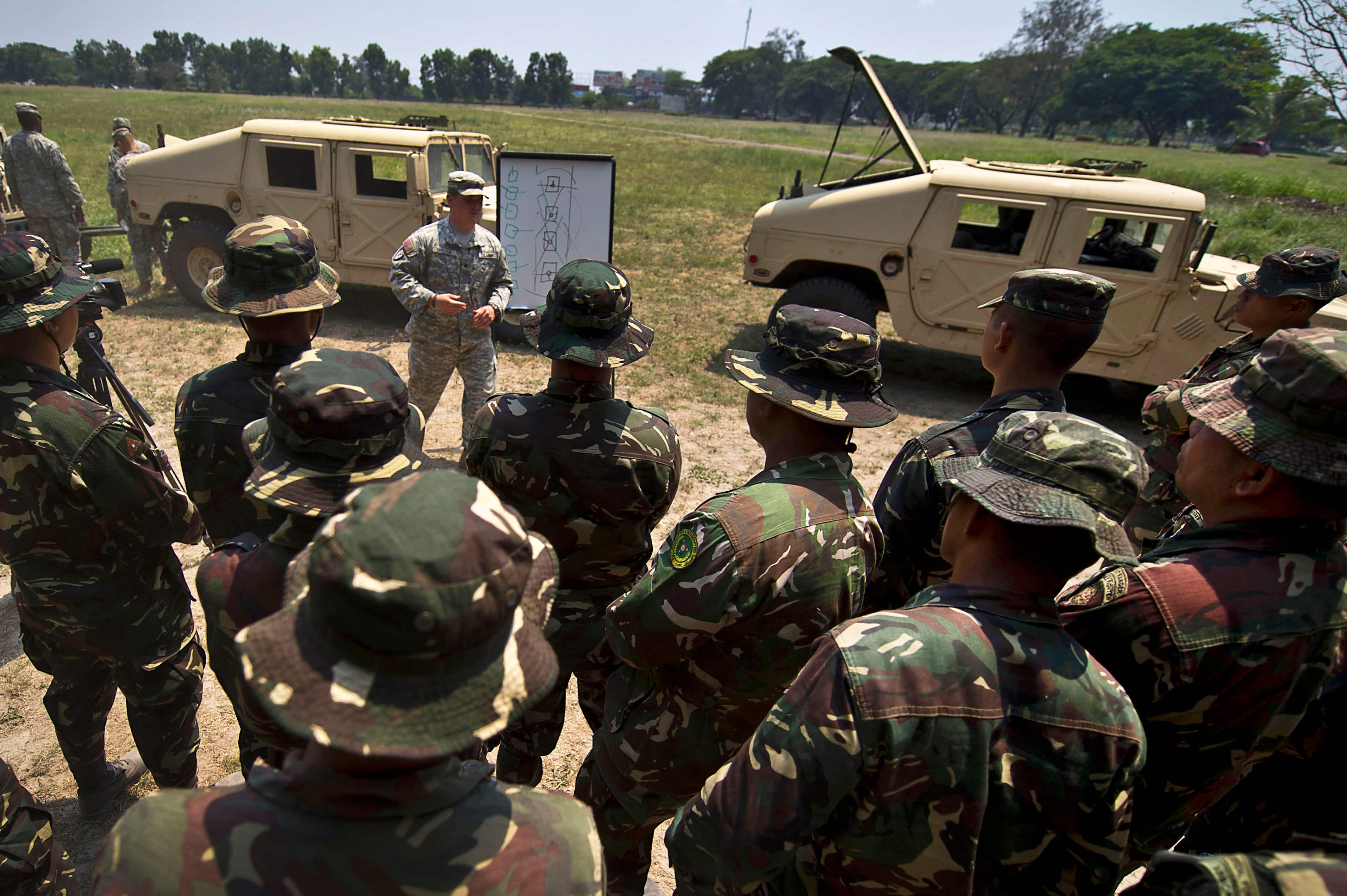 US, Philippines begin small-scale military exercises US, Philippines begin small-scale military exercises