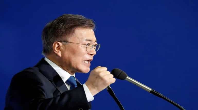 South Korea: Moon vows to unify 'bruised country' in victory speech