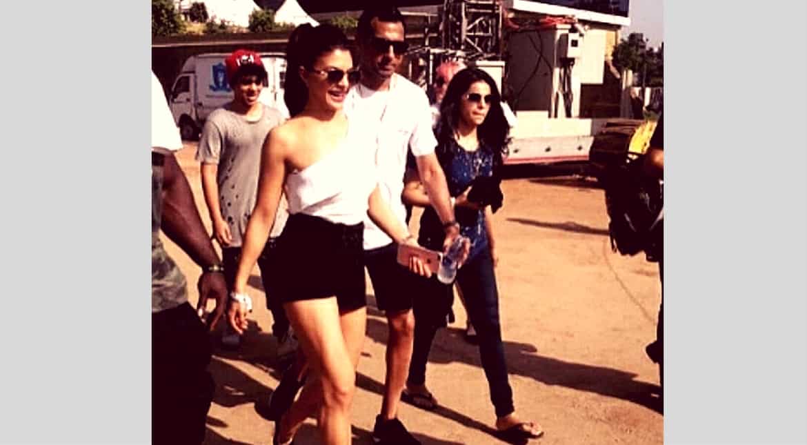 Jacqueline walks towards the concert grounds for Justin Bieber's show