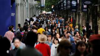 Japanese manufacturers show increased confidence while service sector sentiment declines