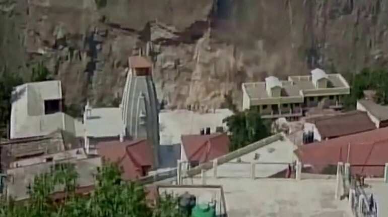 Arrangements being made for 1800 tourists impacted by Uttarakhand landslide: Chief Minister Arrangements being made for 1800 tourists impacted by Uttarakhand landslide: Chief Minister