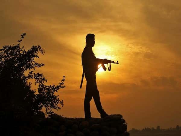 2 Indian troops, 2 militants killed during anti-infiltration bid in India's Kashmir 2 Indian troops, 2 militants killed during anti-infiltration bid in India's Kashmir
