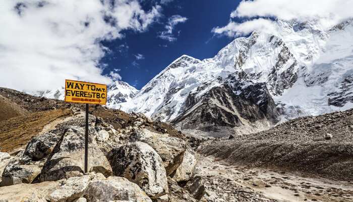 American dead, Indian missing on Everest