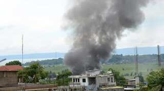 Philippine troops bomb Islamist militants in residential neighbourhoods