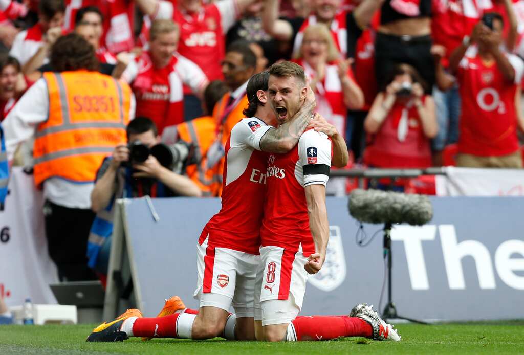 Arsenal beat ten-man Chelsea to lift FA Cup