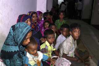 Nearly 300,000 evacuated as Bangladesh braces for Cyclone Mora