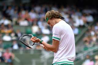 French Open: Murray, Wawrinka advance, Zverev crashes out