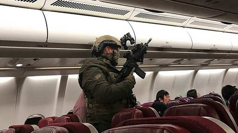 Armed policemen overpower Sri Lankan national