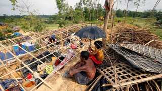 Cyclone Mora: Bangladesh navy searches for missing fishermen