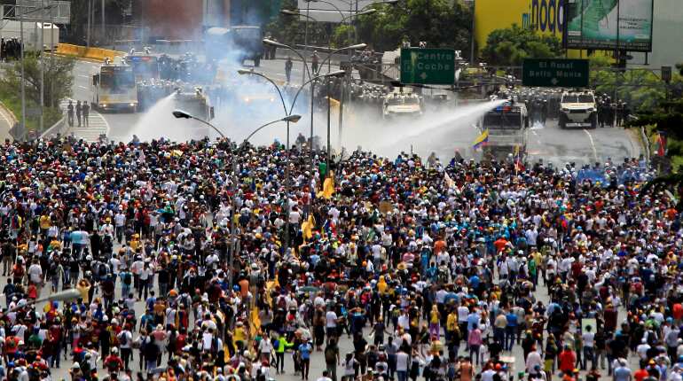 Venezuela: President Maduro vows referendum, death toll from unrest hits 62