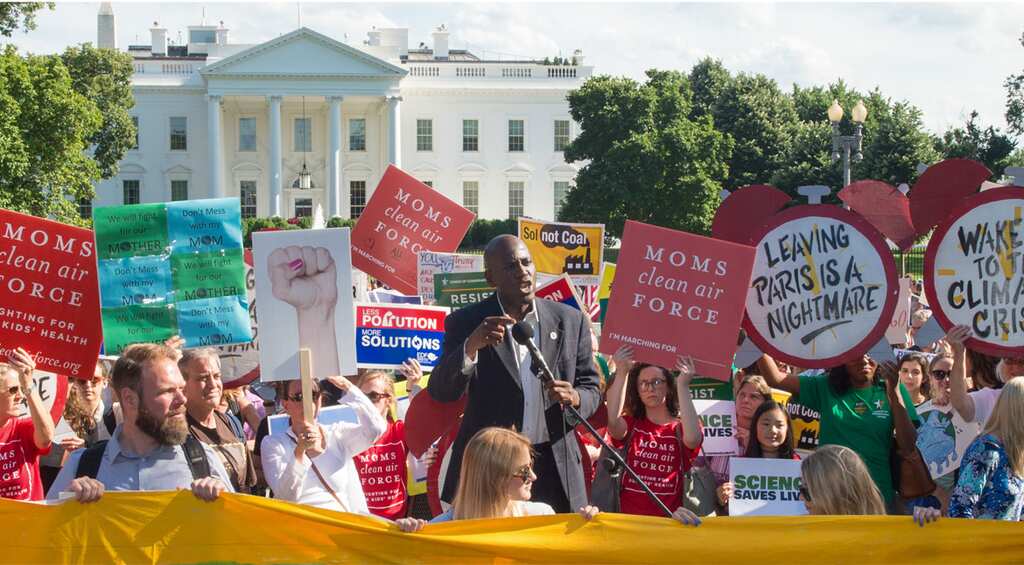 Trump critics, backers march around globe over climate and Russia