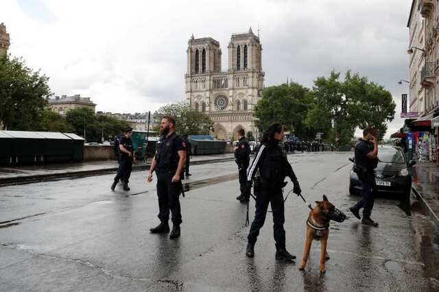 'IS soldier' shot at after attacking police outside Paris' Notre Dame
