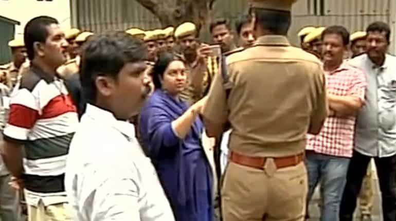 Jayalalithaa's niece stopped from entering Poes Garden home, alleges conspiracy