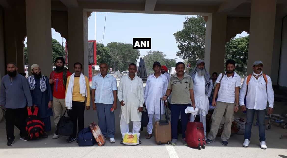 India releases 11 Pakistani prisoners