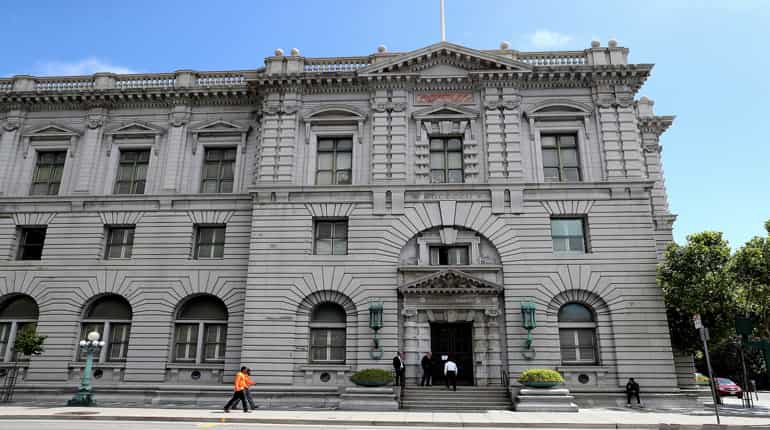 US appeals court upholds block on Trump travel ban