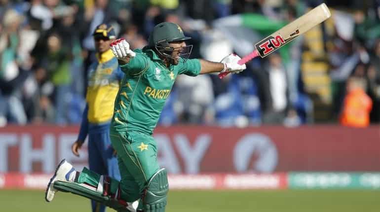 Champions Trophy: Captain Sarfraz powers Pakistan into semis