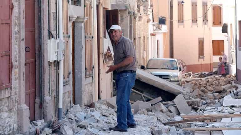 Aegean quake shakes buildings in Greece, Turkey, 1 dead