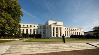 Big central banks go into 'wait-and-see' mode