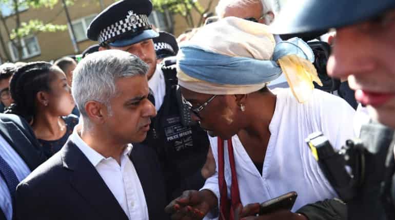 London Mayor at the scene of the fire