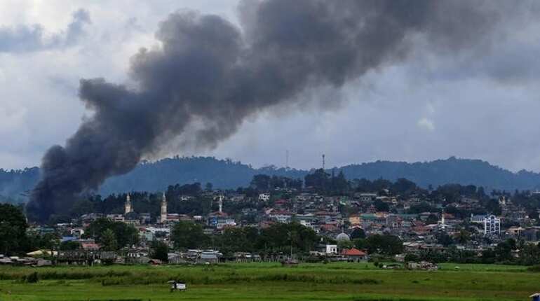 Philippine troops pound Islamists as death toll crosses 300